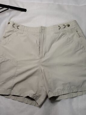 Columbia Women’s Sand Utility Shorts with Adjustable Waist